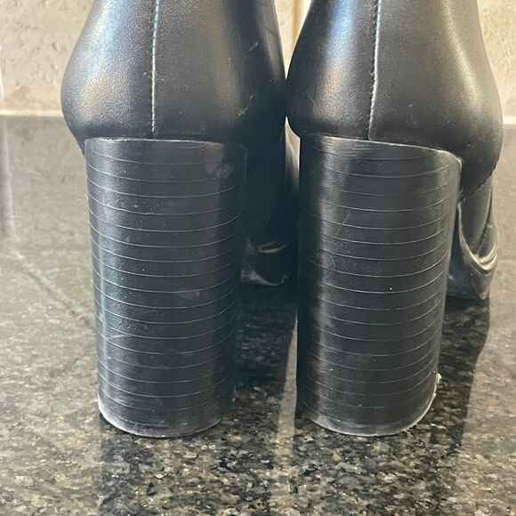 Size 9.5 Steve Madden Boots Womens Laughter Chelsea Ankle Booties Heels Black - Picture 6 of 8